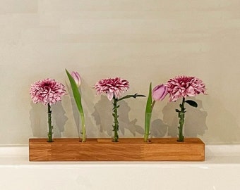 Flowerboard aus Eiche mit Reagenzgläsern für frische oder trockene Blumen - Vase | Tischdeko | Geburtstag | Muttertag | Hochzeit | Geschenk