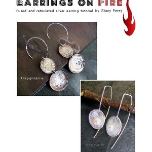 Può includere: Due paia di orecchini d'argento. Il primo paio presenta due dischi rotondi d'argento con una superficie testurizzata. Il secondo paio presenta un solo disco rotondo d'argento con una superficie testurizzata e una piccola perla al centro. Gli orecchini sono esposti su un ramo di legno.