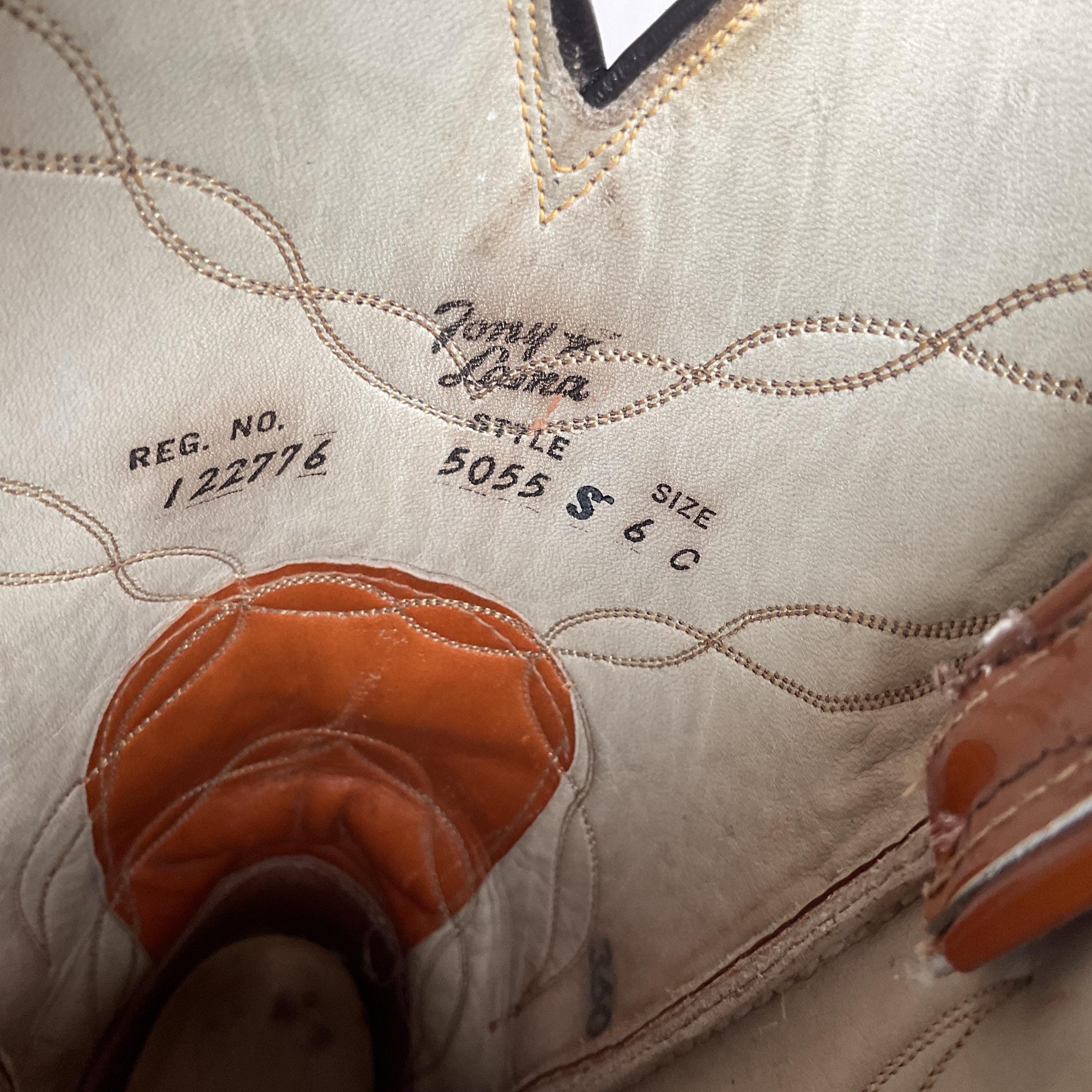 Bottes Cowboy Vintage Tony Lama 1960s - Taille US 7 B (Homme) - Cuir Tooled Inlay - Neuf Avec Défauts