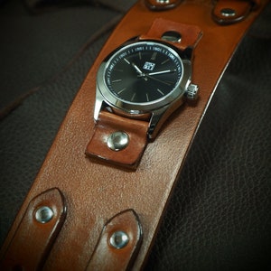 Leather cuff watch : Rich Tan vintage style with Vegetable tanned leather. Completely handmade in New York, USA!