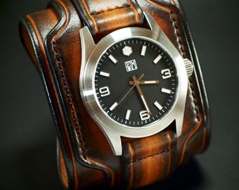Breite Leder Armreif Armbanduhr: Tobacco Sunburst, Handgenähtes Band