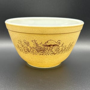 Vintage Pyrex Forest Fancies Mixing Bowl (1981, Small Size)