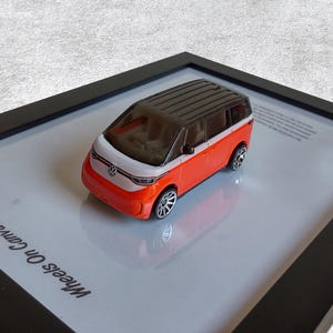 Volkswagen ID. Buzz 3D-bilposter | Retro elektrisk skåpbilsväggkonst | Coola presenter till honom eller henne | Unikt inramat konstverk | Bilinredning