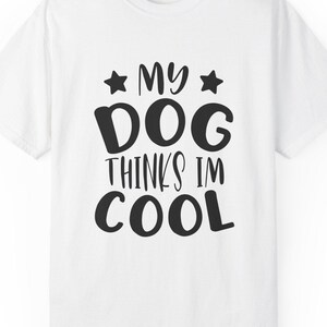 犬好きTシャツ ユニセックス ガーメントダイ グラフィックTシャツ 私の犬は私がクールだと思っている ペットと犬好きへのギフト