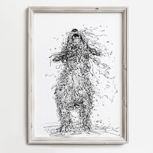 Op de afbeelding: Zwart-wit schets van een hond die water afschudt, in een lichtgrijze houten lijst. Het kunstwerk is een gedetailleerde lijntekening, die de vorm van de hond en de waterdruppels in beweging vastlegt. De stijl is artistiek en expressief.