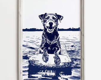Puede incluir: Una impresión enmarcada que presenta una ilustración en azul marino y blanco de un perro en una tabla de surf en el agua. El perro está sonriendo y la obra de arte tiene un estilo minimalista. El marco es de color gris claro.