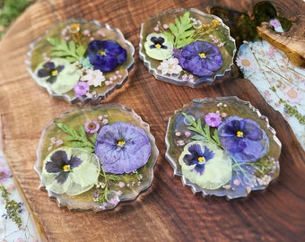 Set of coasters with dried flowers and resin, handmade.