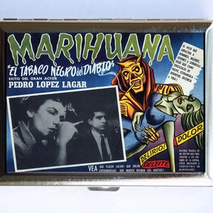 Titular de la tarjeta de visita marihuana marihuana con la cartera de la cartera de la cartera de cigarrillos del cartel español de la Marihuana