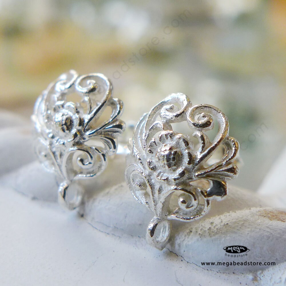 Boucles D'oreilles Argent 925‰ Plaqué Or - Forme Fleur Avec émail Blanc, Travail Filigrane, Neuf Avec étiquettes