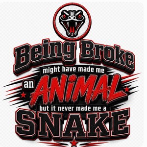 Può includere: Un design grafico che presenta una testa di serpente stilizzata in una cornice circolare sopra il testo Being Broke might have made me an ANIMAL but it never made me a SNAKE. Il design utilizza una tavolozza di colori nero, bianco e rosso.