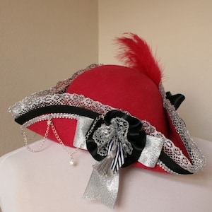 Tricorne miniatura de encaje de estrella metálica de circo antiguo