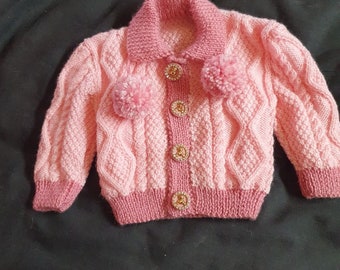 Baby gebreid vestje met pompons (afneembaar) diverse kleuren