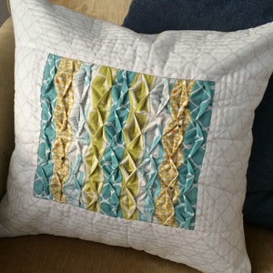 Pdf sewing quilt pattern for Pucker Up Pillow