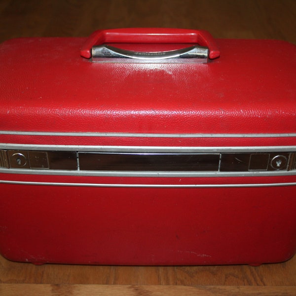 VINTAGE red SAMSONITE train case / luggage