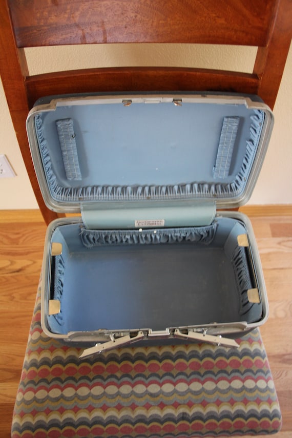 vintage SAMSONITE brand blue TRAIN CASE / luggage