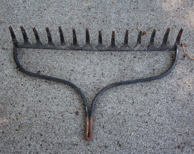 Vintage RUSTY Metal Rock Rake Head Turned DISPLAY / Staging PROP - Etsy