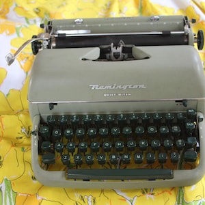 Remington Quiet Riter Typewriter - Etsy