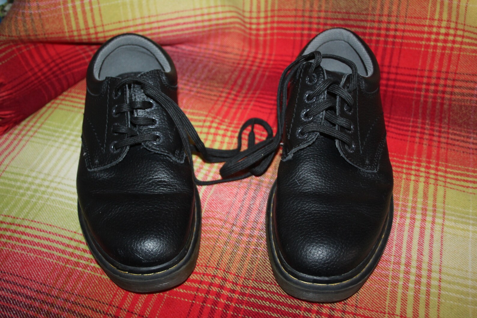 how to tie up doc martens
