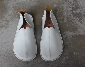 supply / DEADSTOCK / costume VIVOBAREFOOT white shoes EUR 42M