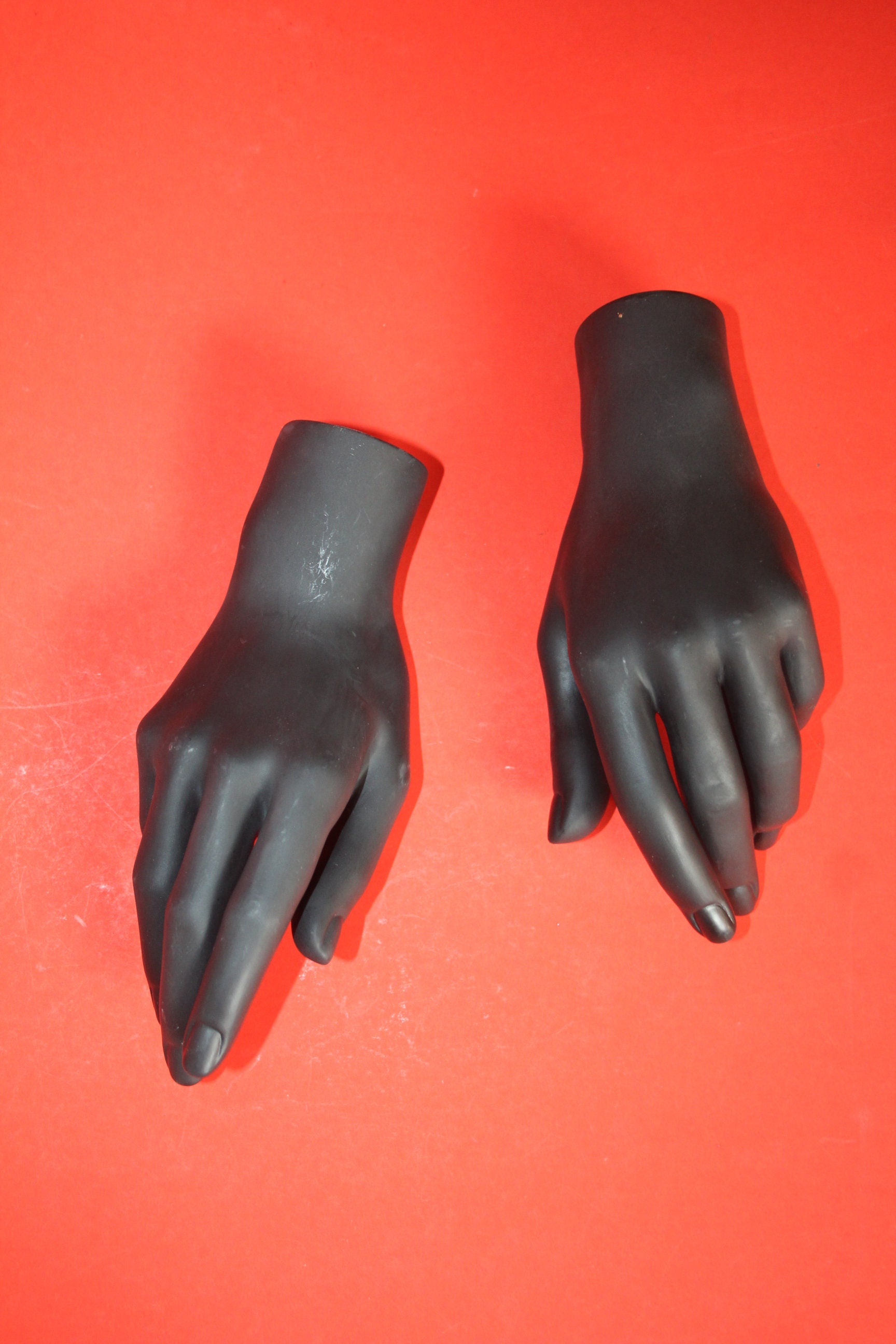 Pose-able Female Silicone Mannequin Hands Medium Skin Tone Display Model  Prop Lifesize 