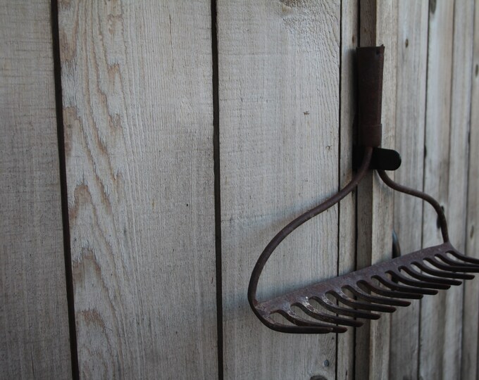 Vintage RUSTY Metal Rock Rake Head Turned DISPLAY / Staging PROP - Etsy