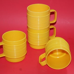4 VTG Rubbermaid #3819 Ribbed Yellow Plastic Mug Coffee Cup Stackable  Camping