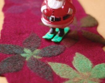 red holiday runner