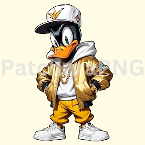 Pode incluir: Um pato de desenho animado vestindo uma jaqueta bomber dourada, um moletom com capuz branco, cal&ccedil;as amarelas, t&ecirc;nis brancos e um bon&eacute; de beisebol branco com uma estrela amarela. O pato est&aacute; usando correntes de ouro ao redor do pesco&ccedil;o.