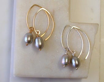 Petite Curving Threaders with Natural Grey Pearls