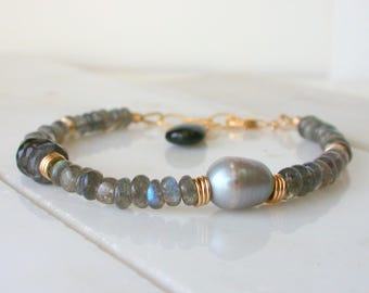 Labradorite and Gray Pearl Bracelet
