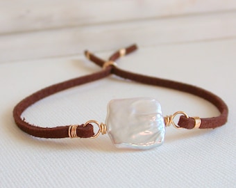 Pearl and Suede Leather Bracelet. Square Pearl Bracelet. Modern Pearl Bracelet. Suede and Pearls. Brown Leather and Pearl