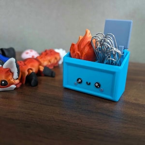 3D gedrucktes Müllcontainer-Feuer: Humorvolle Schreibtischdeko