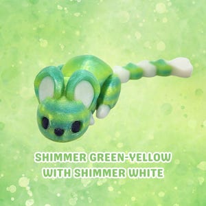 Mouse flexível com cauda em formato de coração – um brinquedo antiestresse adorável ou item de colecionador. Green Shimmer