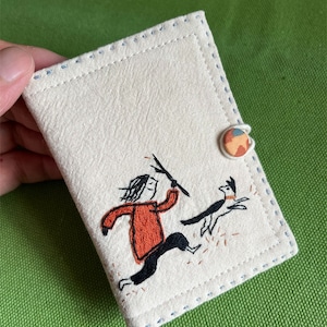 Cartera bordada a mano con costuras intrincadas Monedero bordado artesanal con diseño floral Bolsa bordada hecha a mano para mujer