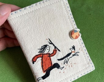 Cartera bordada a mano con costuras intrincadas Monedero bordado artesanal con diseño floral Bolsa bordada hecha a mano para mujer