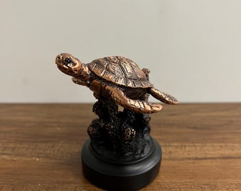 Cute Sea Turtle Trophy Desk Decor with Custom Engraved Plate - Unique Gift, Office or Prestige Decoration - Trophy Turtle Swimming Award
