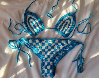 Bikini zwei Stück Trending häkeln Hand Made nachhaltige Mode blau