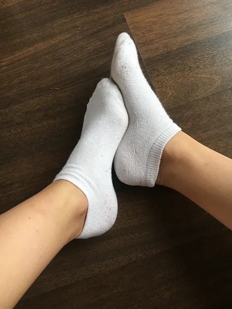 Socken,getragen, weiß, schwarz, Bild 1