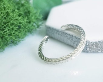 Square Sterling Silver Toe Ring Hatch Crisscross Textured Finish Body Jewelry Midi Ring Modern Jewelry Minimalist jewelry