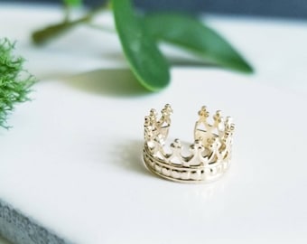 SOLID 14K Yellow Gold Queens Crown Ear Cuff, Faux Piercing