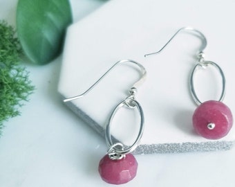 Boucles d'oreilles pendantes en argent sterling avec perles de rubis rouge