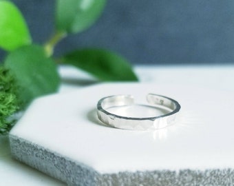Sterling Silver Toe Ring, 2mm, Hammered Finish/Textured Finish/Minimalist Toe ring/Summer Accessory