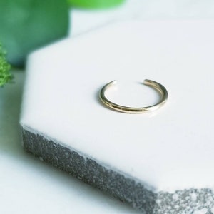 SOLID 14K Yellow Gold Round Wire Ear Cuff, Faux Piercing