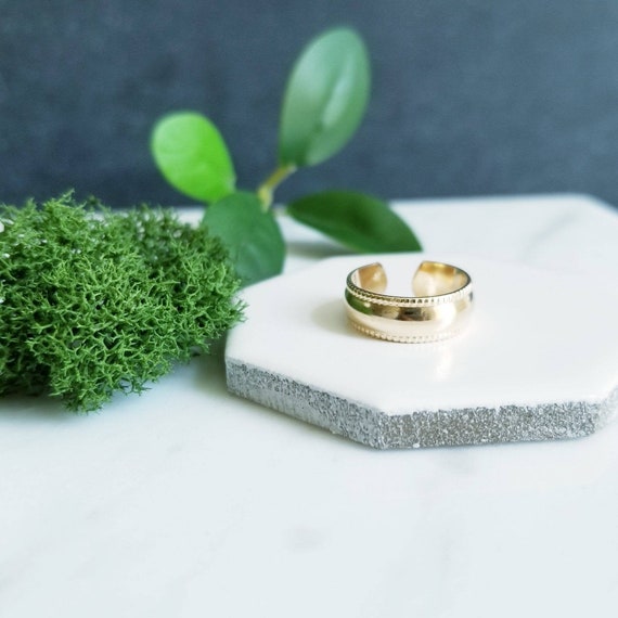 Wide Smooth Half Round Yellow Gold Filled Toe Ring, Twist Edges