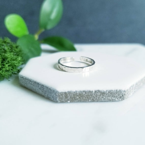 Hammered 2mm Sterling Silver Toe Ring: Minimalist Summer Jewelry