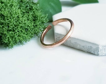 Skinny 2mm Copper Toe Ring- Diagonal Stripes