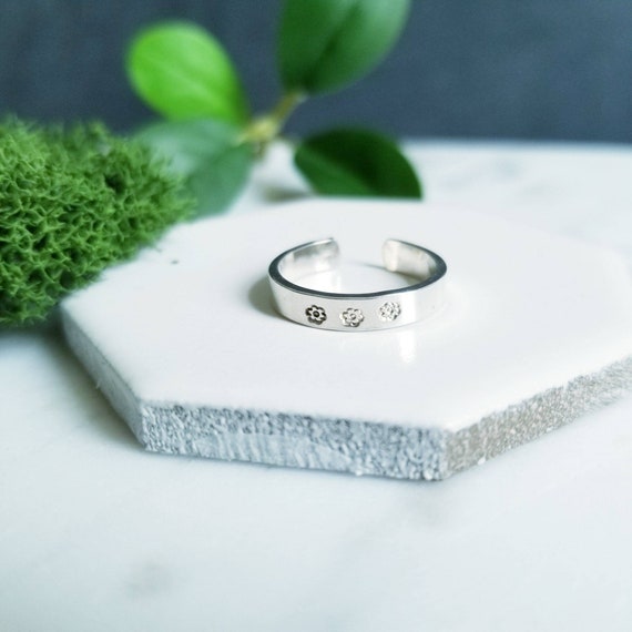 Daisy Flower Hand Stamped 3mm sterling silver toe ring