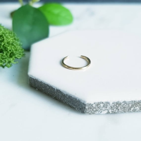 SOLID 14K Yellow Gold Round Wire Ear Cuff, Faux Piercing