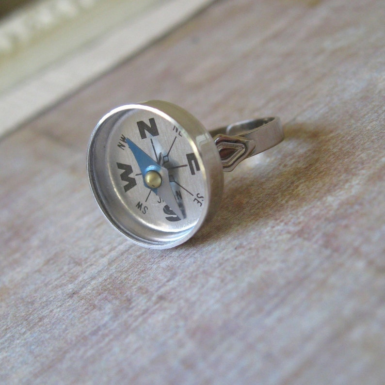 Quirky Ring, Compass ring, Gift for Graduate, Gift for Traveler, Movable Compass Jewelry image 2