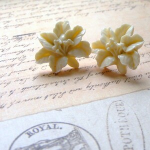 Lily flower stud earrings Cream Flower Jewelry for Spring Affordable Bridesmaid Earrings image 4